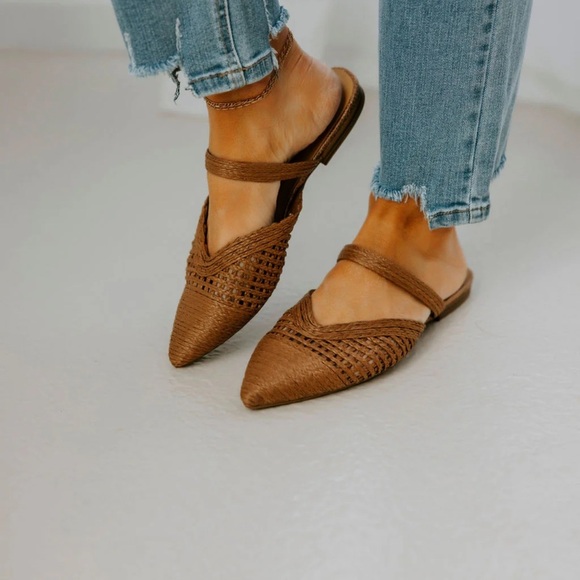 Soda Shoes - Soda Eladio Raffia Mule Flat Pointed Toe Cognac Slip On Sandal Womens Size 11